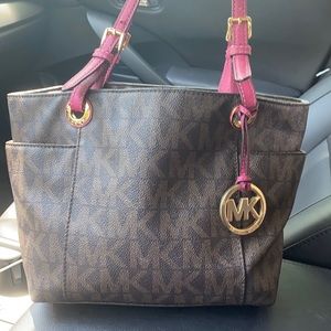 Micheal kors purse